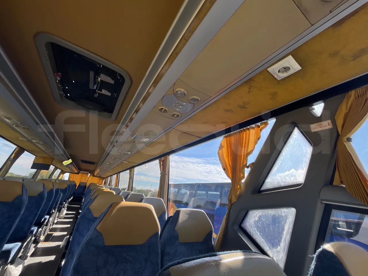 Man Ratio 18440/R33 - Euro 4 - 324 kW - 12,10 mt - footrest detail photo