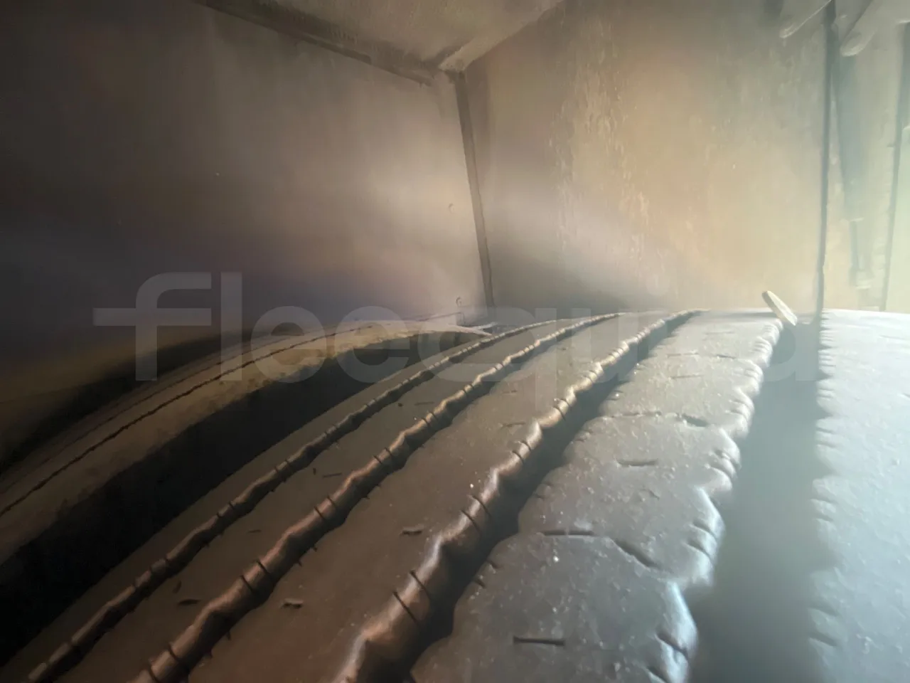 Man Ratio 18440/R33 - Euro 4 - 324 kW - 12,10 mt - tread condition front tires right