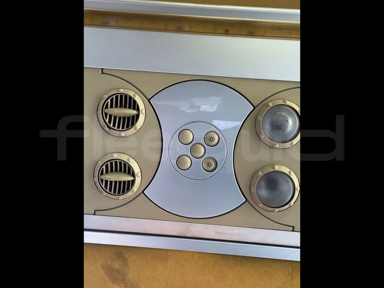 Man Ratio 18440/R33 - Euro 4 - 324 kW - 12,10 mt - power outlets detail