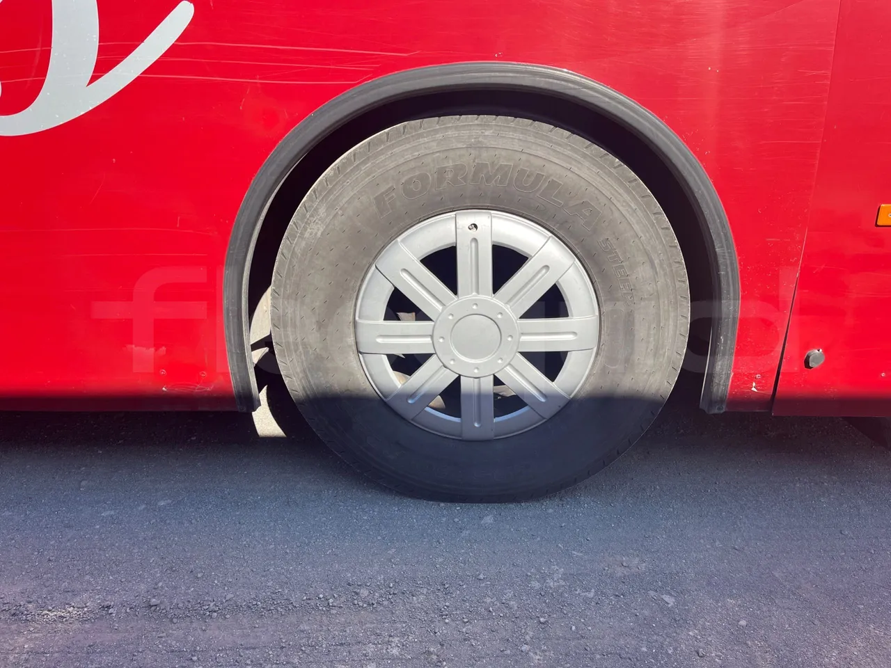 Man Ratio 18440/R33 - Euro 4 - 324 kW - 12,10 mt - rear left tire photo