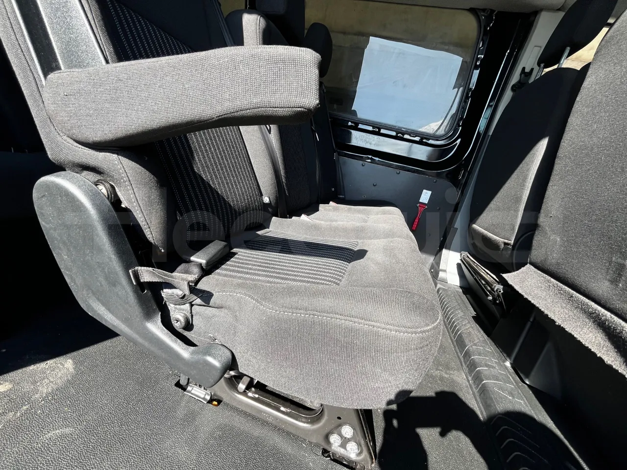 Ford Transit FAD - Euro6B - 125kW - 5.981mt - armrest detail photo