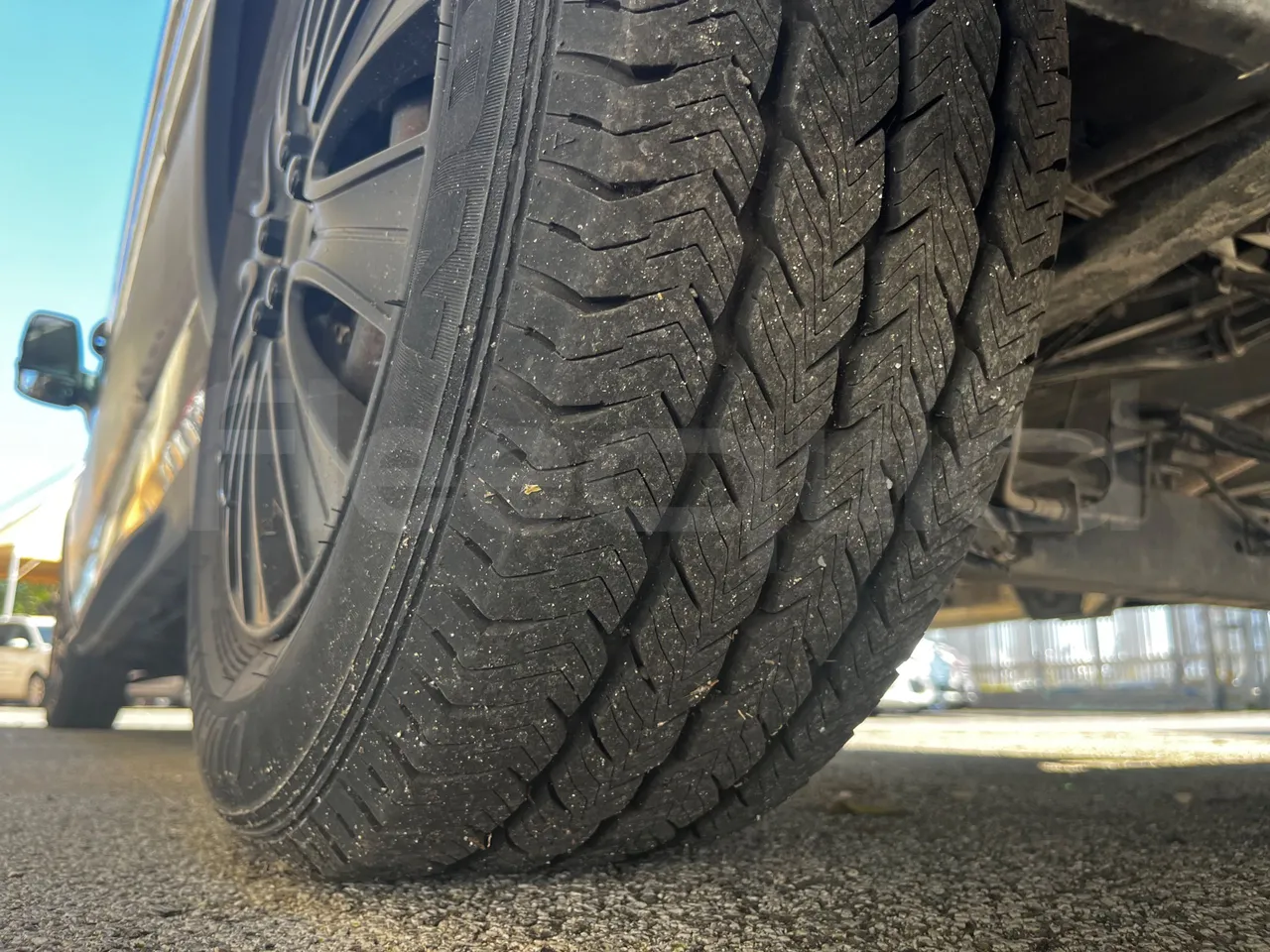 Ford Transit FAD - Euro6B - 125kW - 5.981mt - tread condition third axle tires left