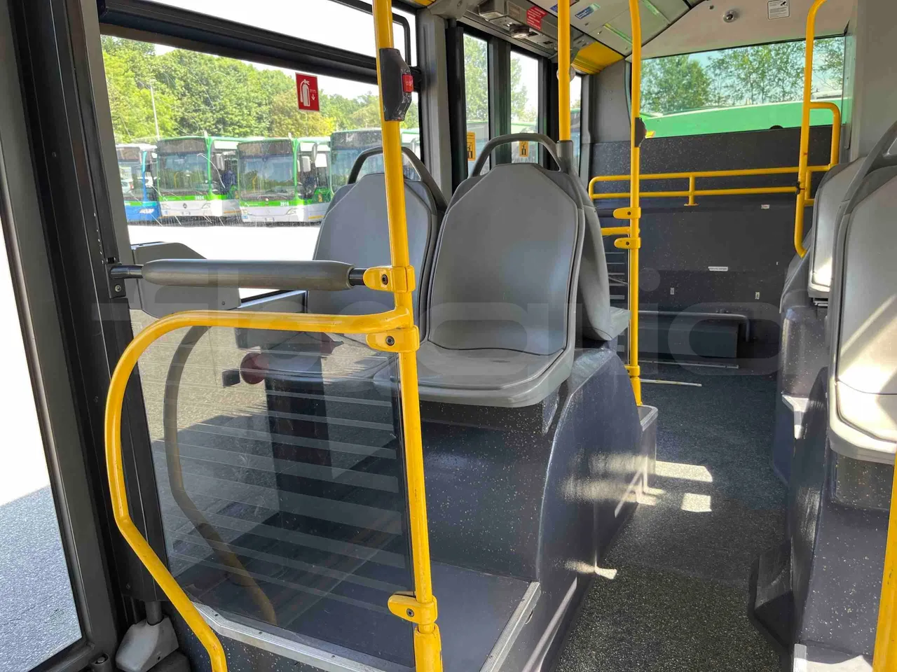 Mercedes-Benz Citaro G - usb charging detail