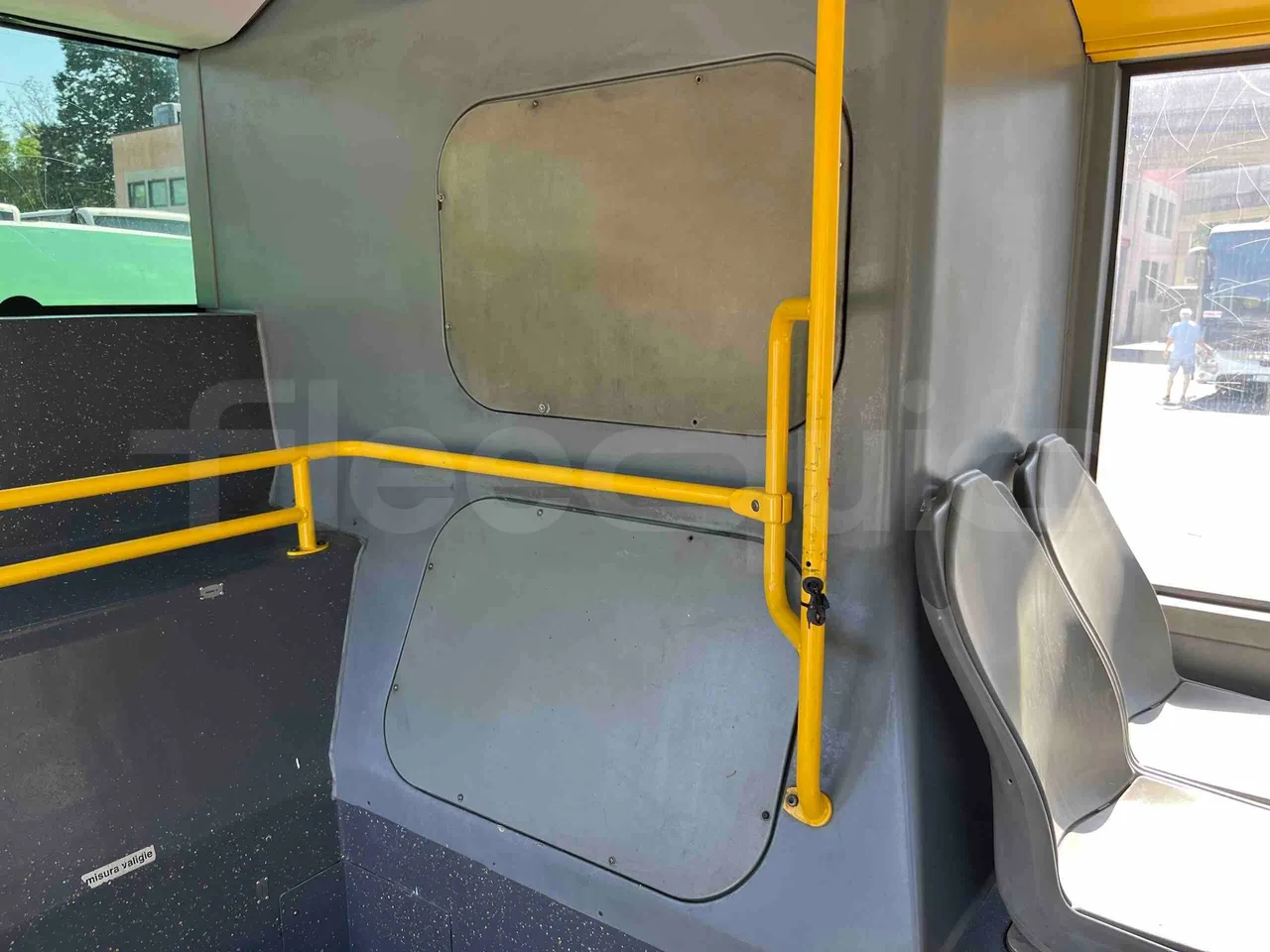 Mercedes-Benz Citaro G - floor hatches photo