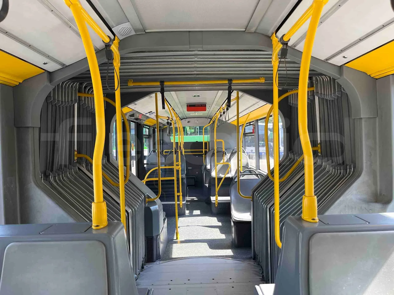 Mercedes-Benz Citaro G - reverse view middle aisle