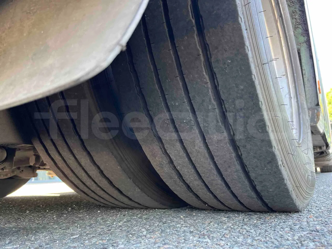 Mercedes-Benz Citaro G - tread condition third axle tires left