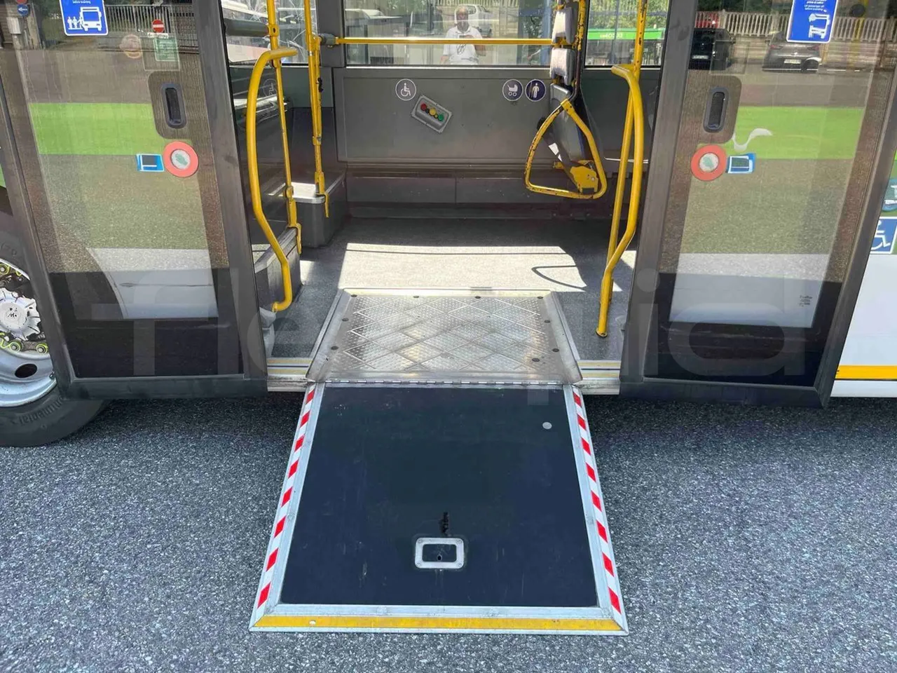 Mercedes-Benz Citaro G - platform open photo