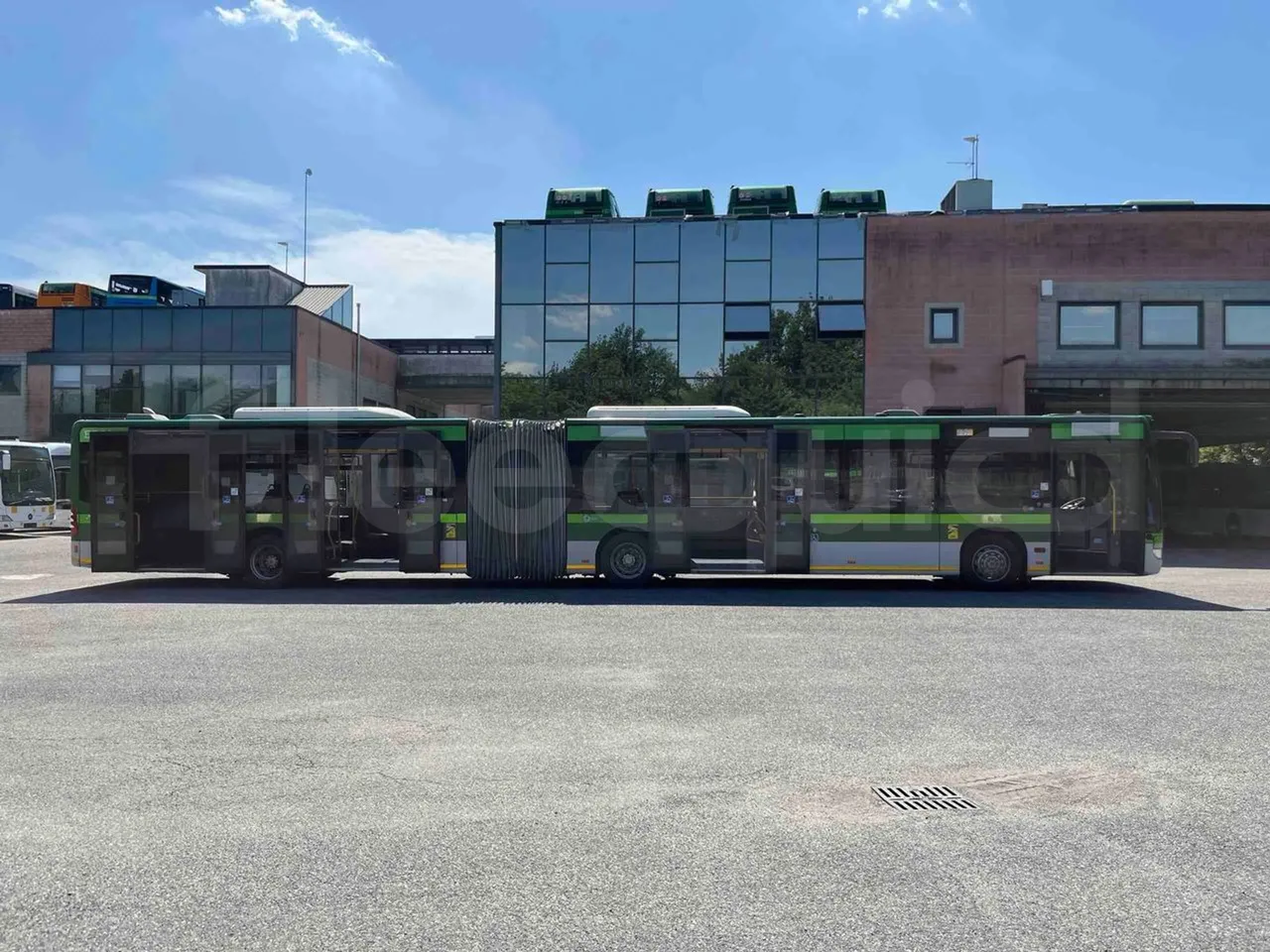 Mercedes-Benz Citaro G - right side doors open
