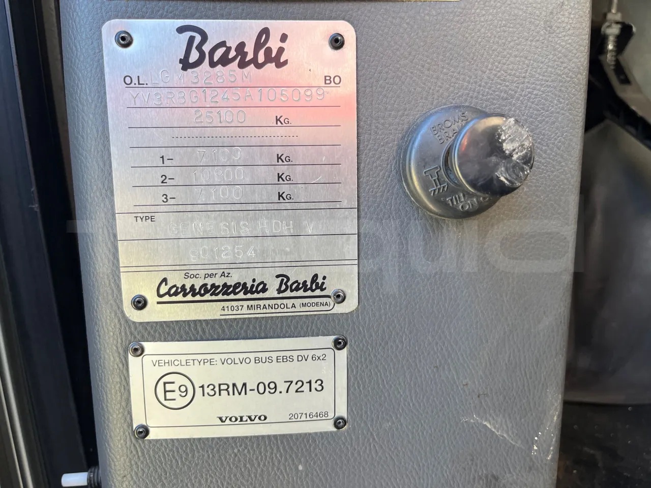 Volvo Barbi Genesis HDHV - Euro3 - 309kW - 13.810mt - engine plate photo