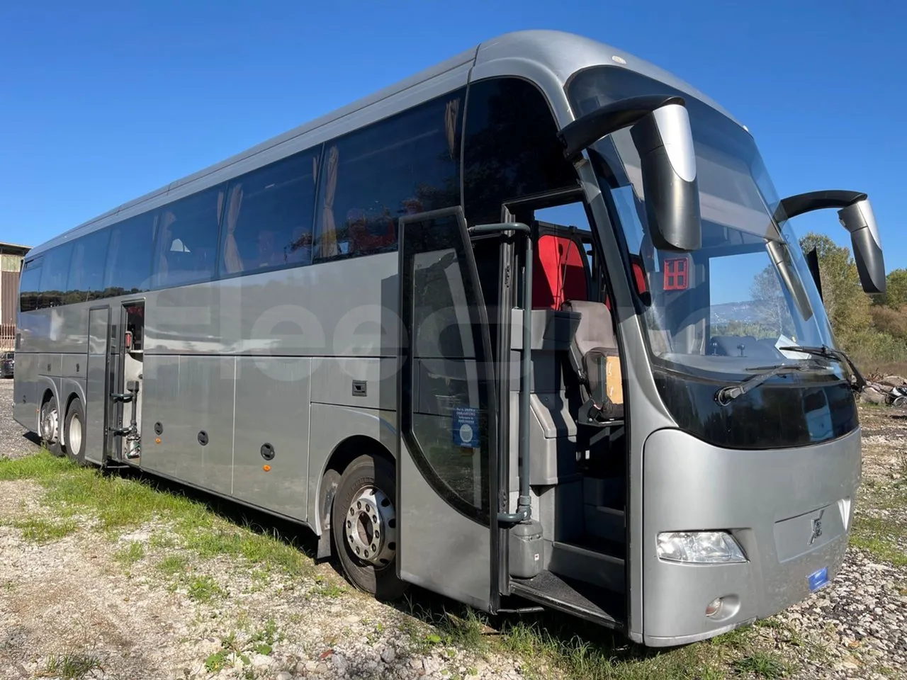 Volvo Barbi Genesis HDHV - Euro3 - 309kW - 13.810mt - 3/4 right front doors open