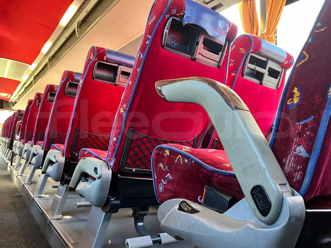 Volvo Barbi Genesis HDHV - Euro3 - 309kW - 13.810mt - armrest detail photo