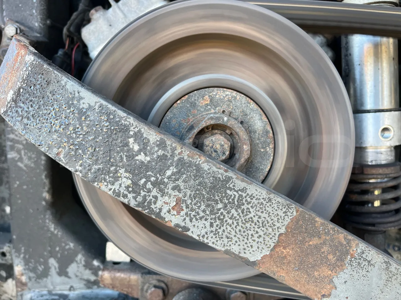 Volvo Barbi Genesis HDHV - Euro3 - 309kW - 13.810mt - air conditioning compressor