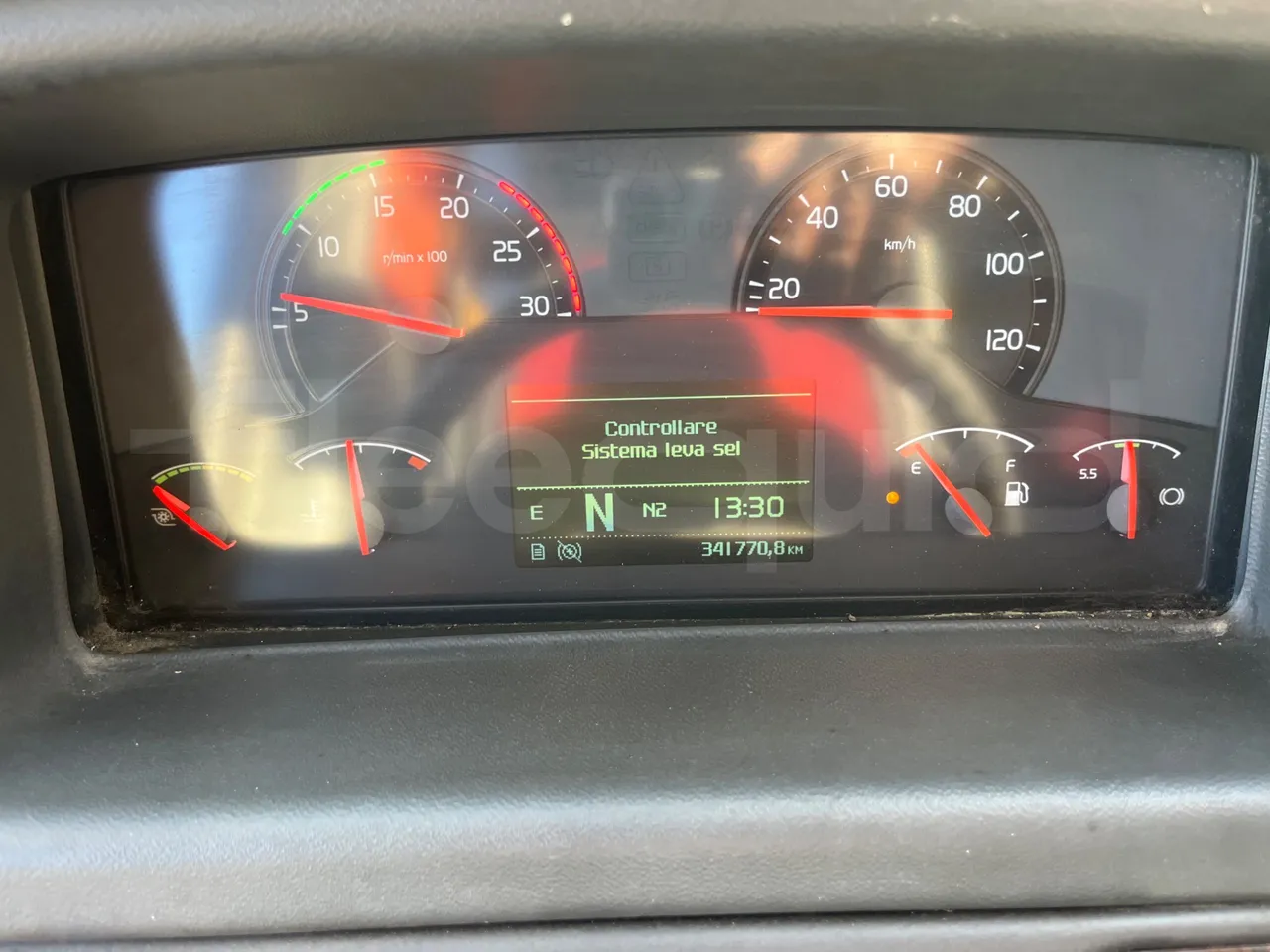 Volvo Barbi Genesis HDHV - Euro3 - 309kW - 13.810mt - dashboard lights on