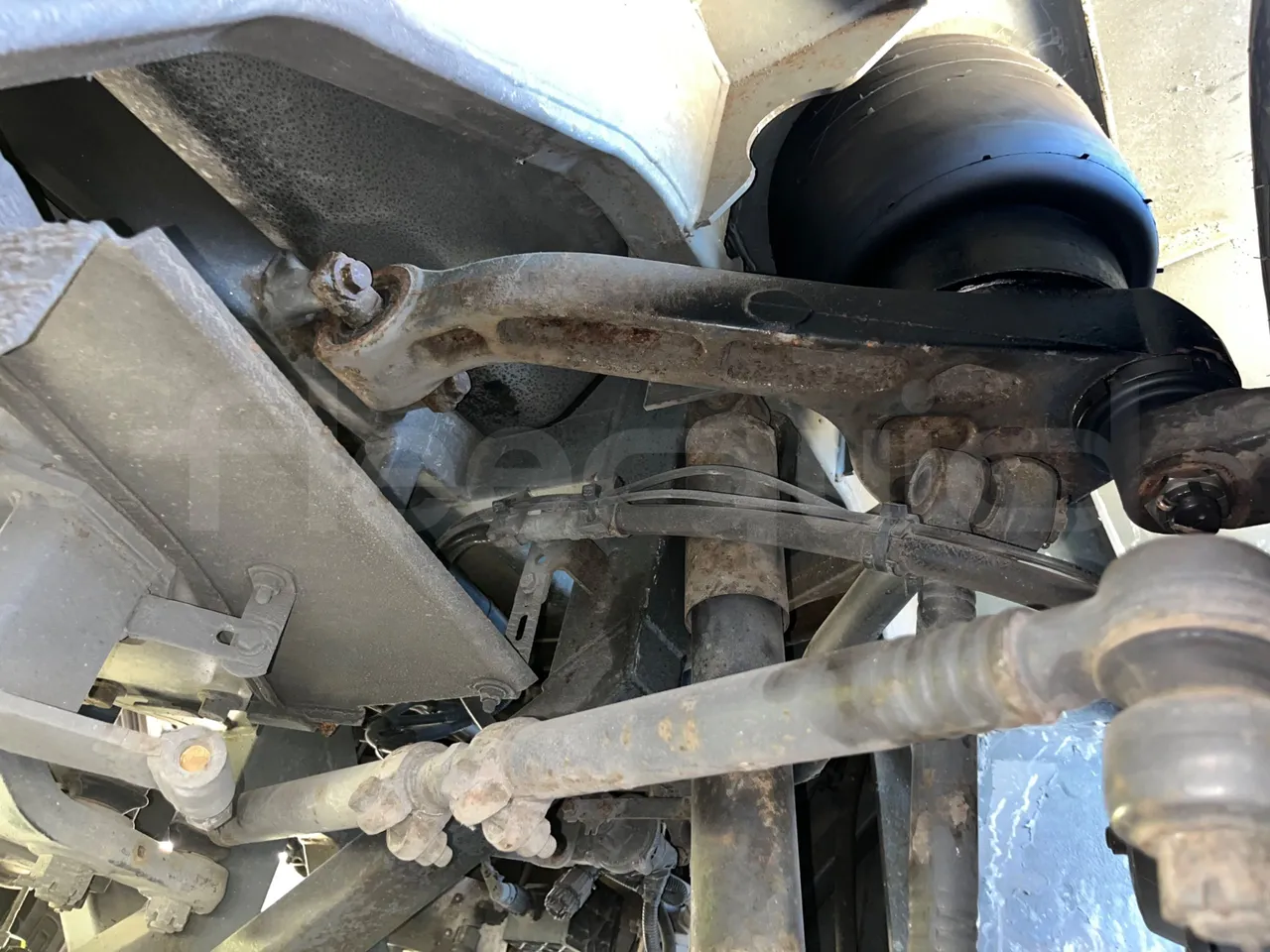 Volvo Barbi Genesis HDHV - Euro3 - 309kW - 13.810mt - front shock absorbers left