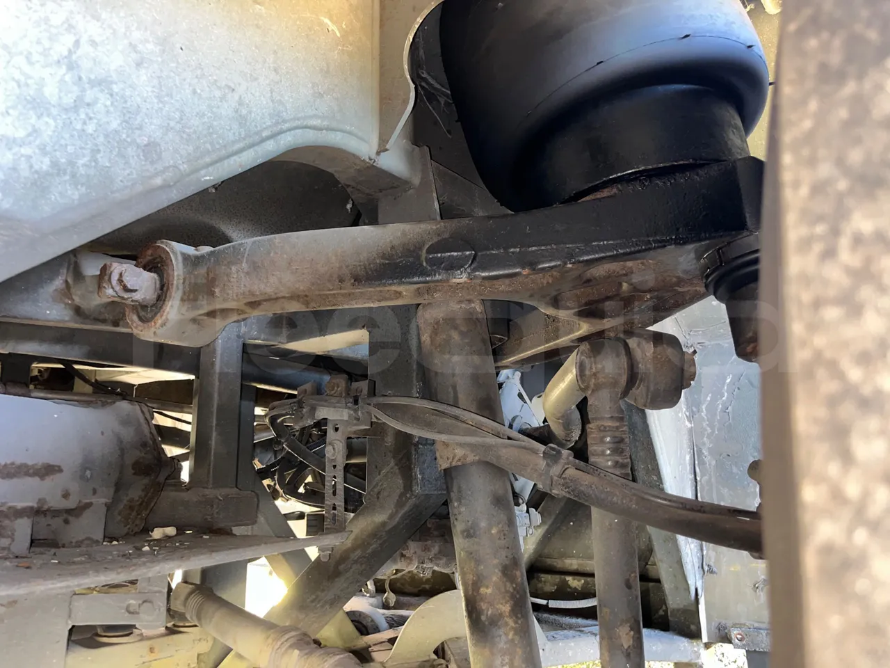 Volvo Barbi Genesis HDHV - Euro3 - 309kW - 13.810mt - front shock absorbers right