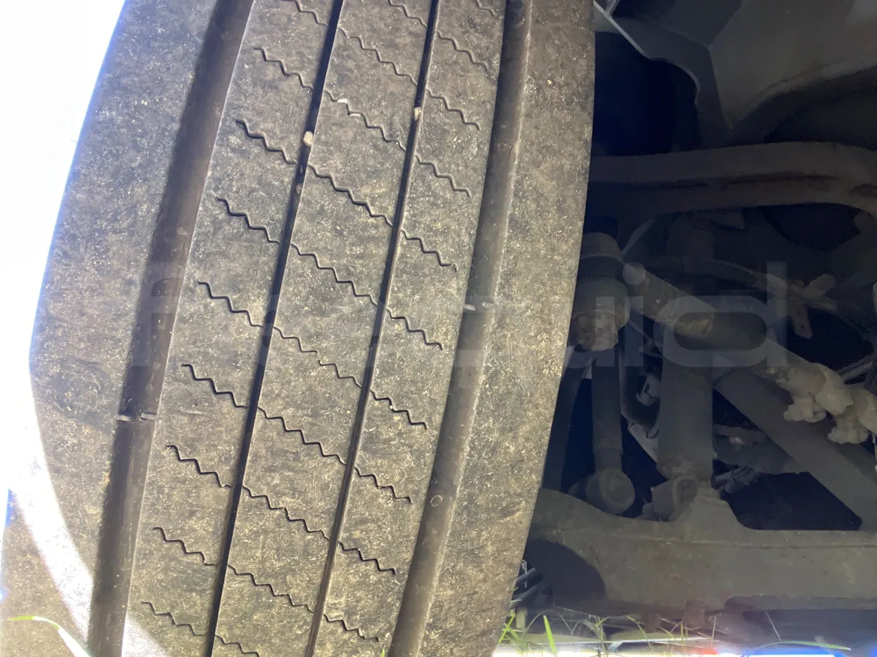 Volvo Barbi Genesis HDHV - Euro3 - 309kW - 13.810mt - tread condition front tires right