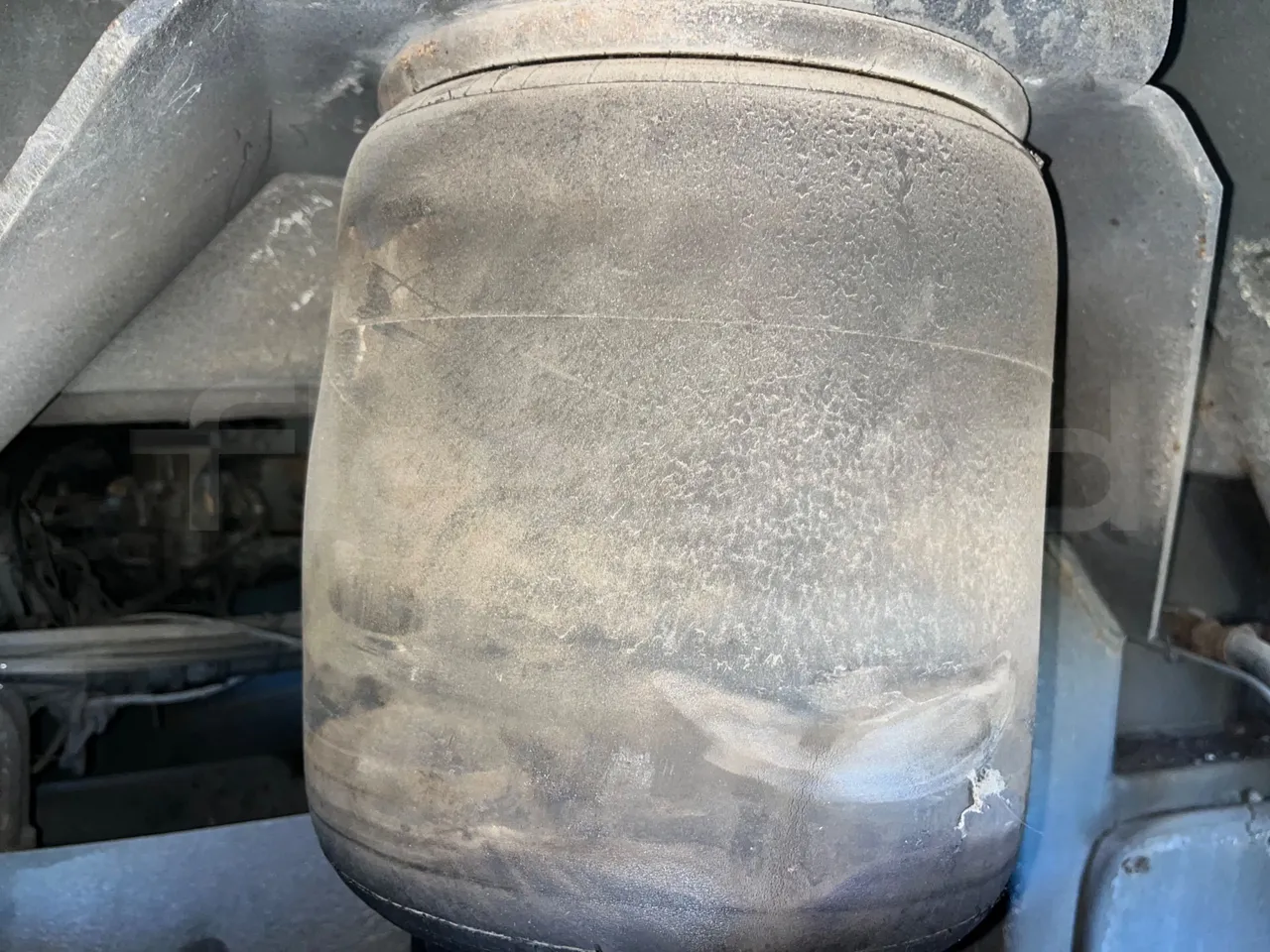 Volvo Barbi Genesis HDHV - Euro3 - 309kW - 13.810mt - axle 3 air springs 2 right