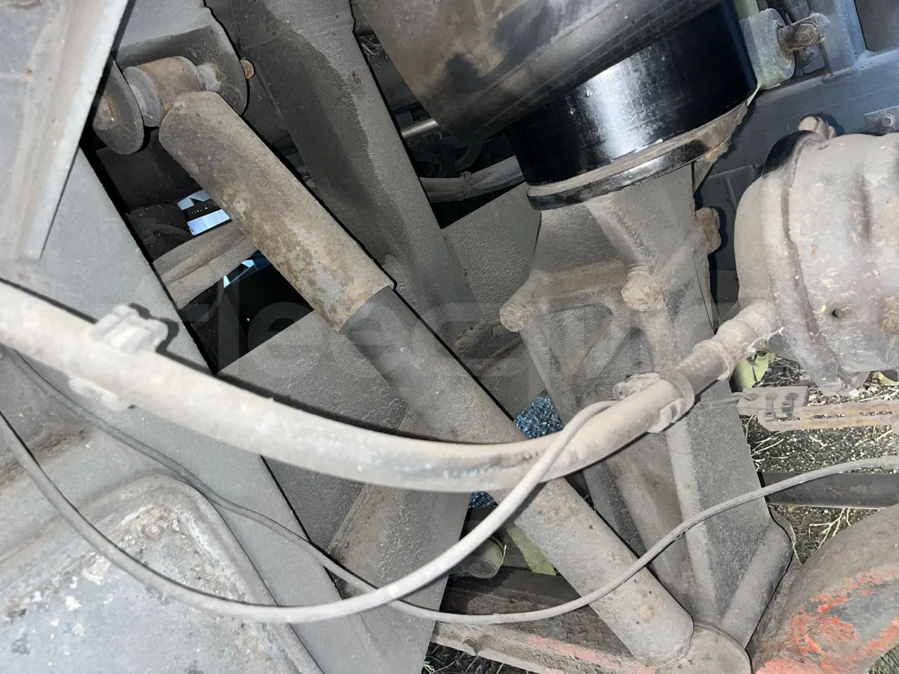 Volvo Barbi Genesis HDHV - Euro3 - 309kW - 13.810mt - axel 3 shock absorbers 2 left