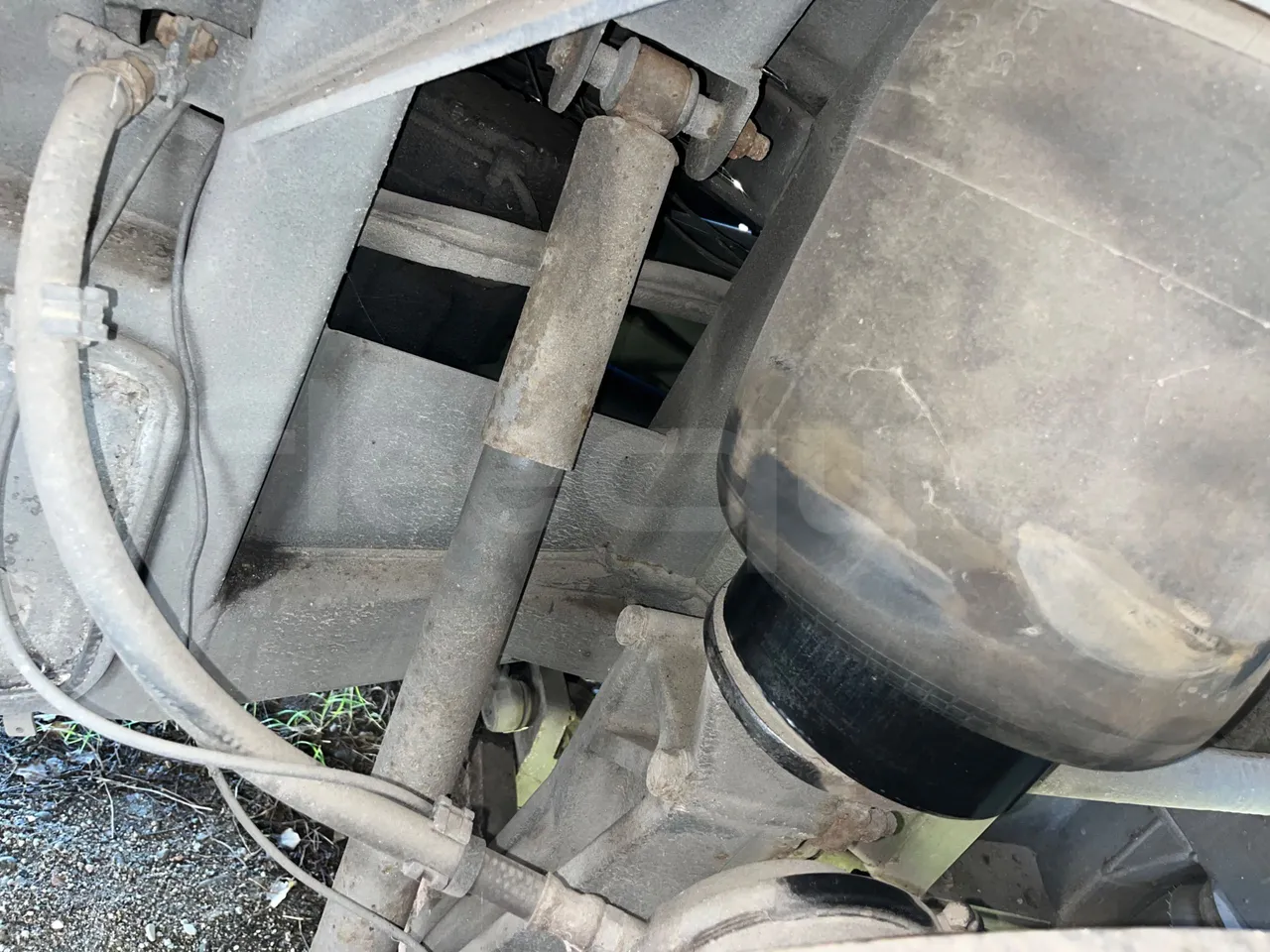 Volvo Barbi Genesis HDHV - Euro3 - 309kW - 13.810mt - axel 3 shock absorbers 1 right