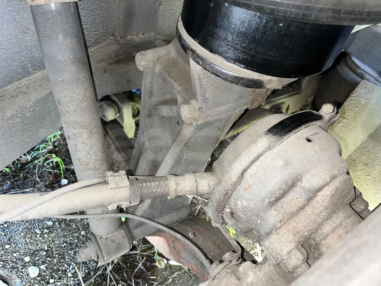 Volvo Barbi Genesis HDHV - Euro3 - 309kW - 13.810mt - axel 3 shock absorbers 2 right