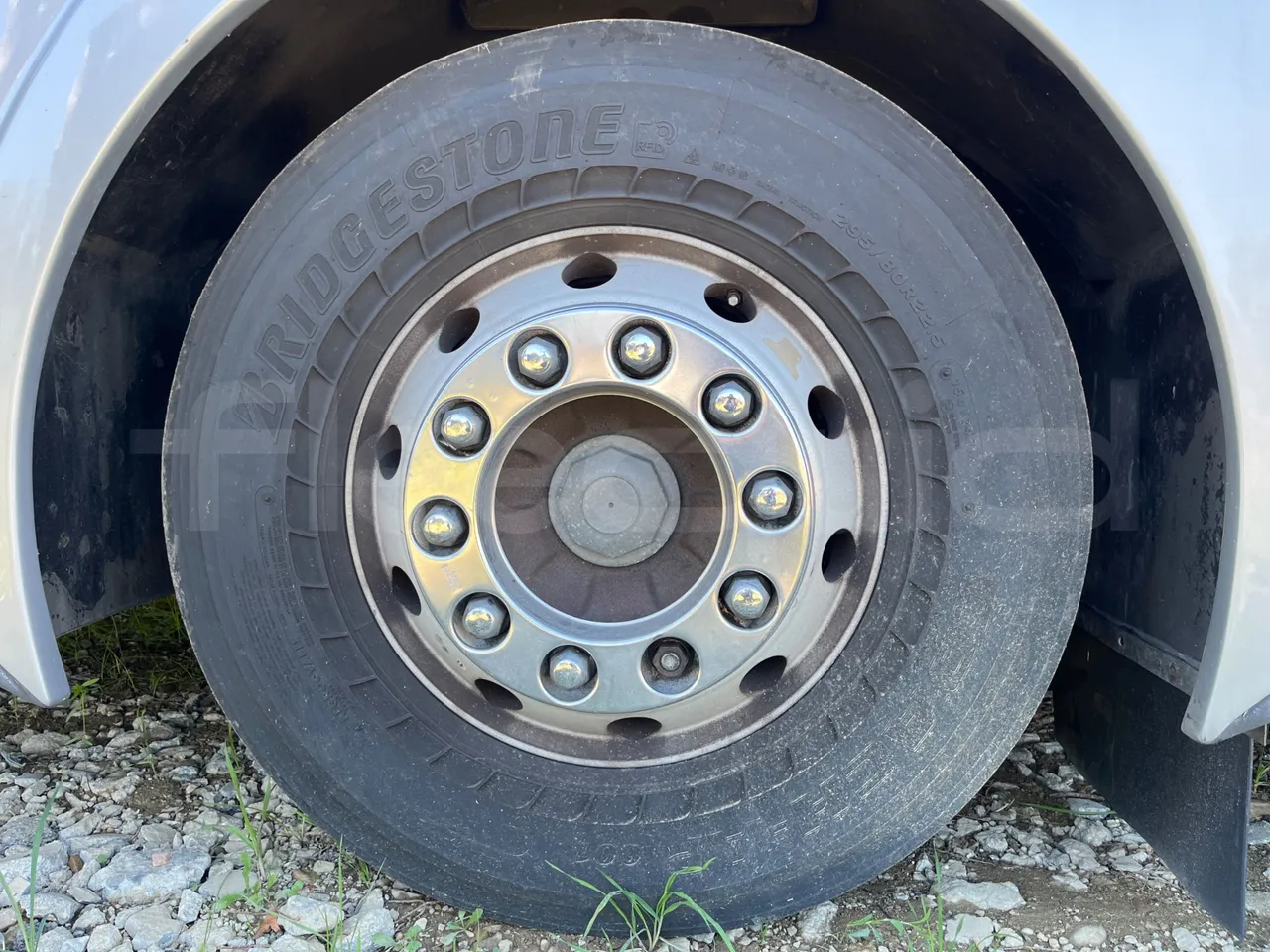 Volvo Barbi Genesis HDHV - Euro3 - 309kW - 13.810mt - front left tire measurements