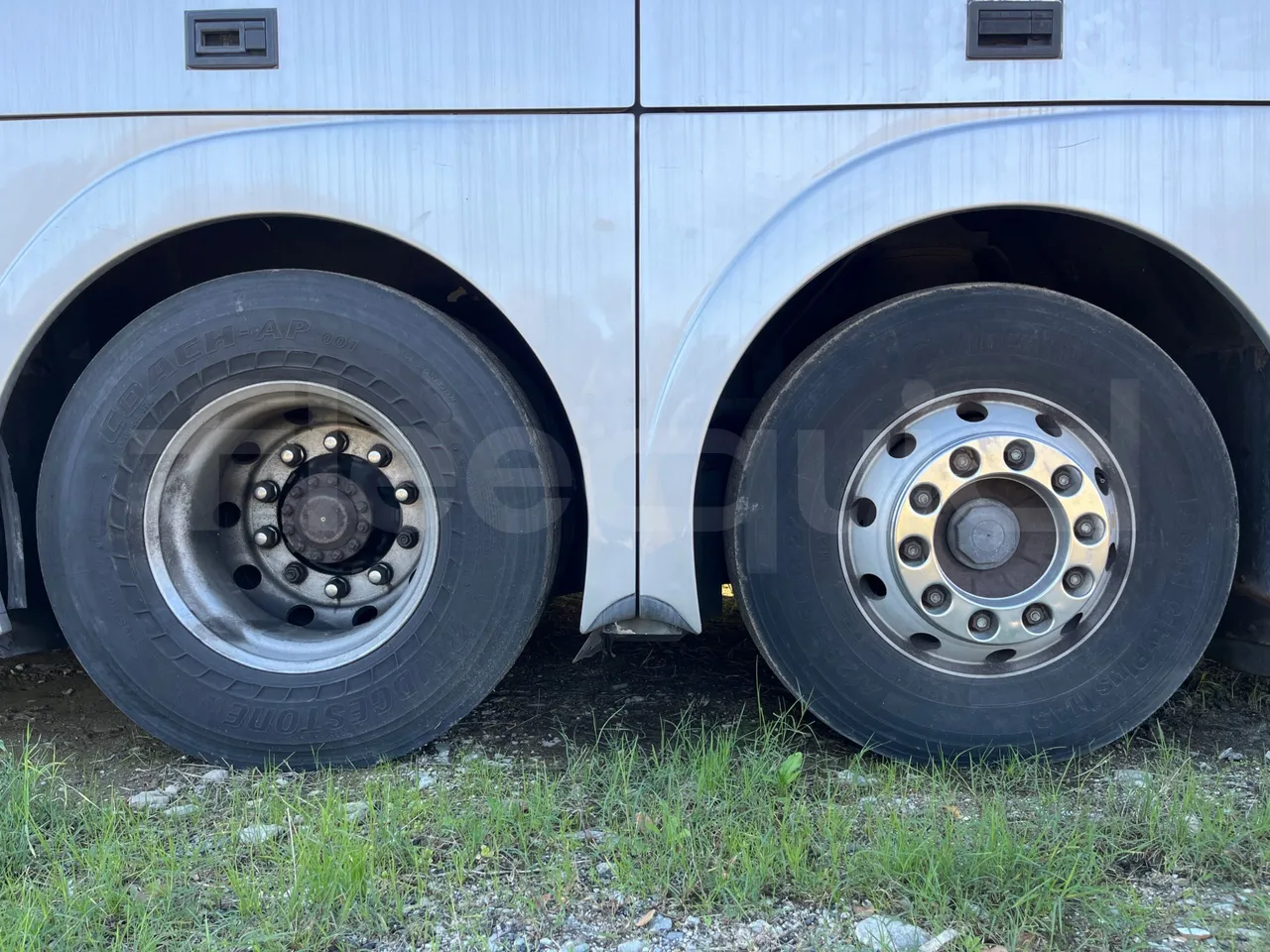 Volvo Barbi Genesis HDHV - Euro3 - 309kW - 13.810mt - rear left tire photo