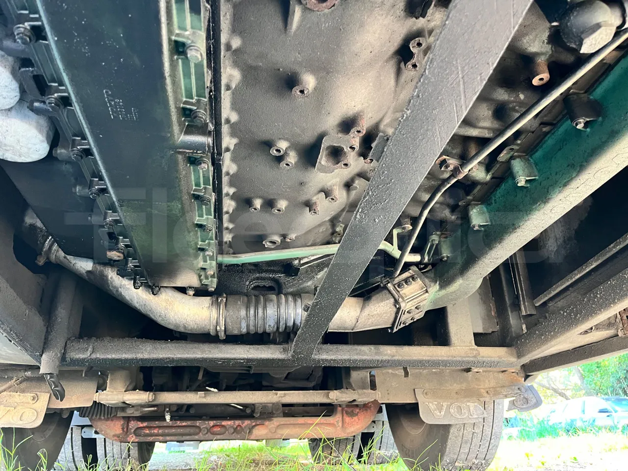 Volvo Barbi Genesis HDHV - Euro3 - 309kW - 13.810mt - front undercarriage from front