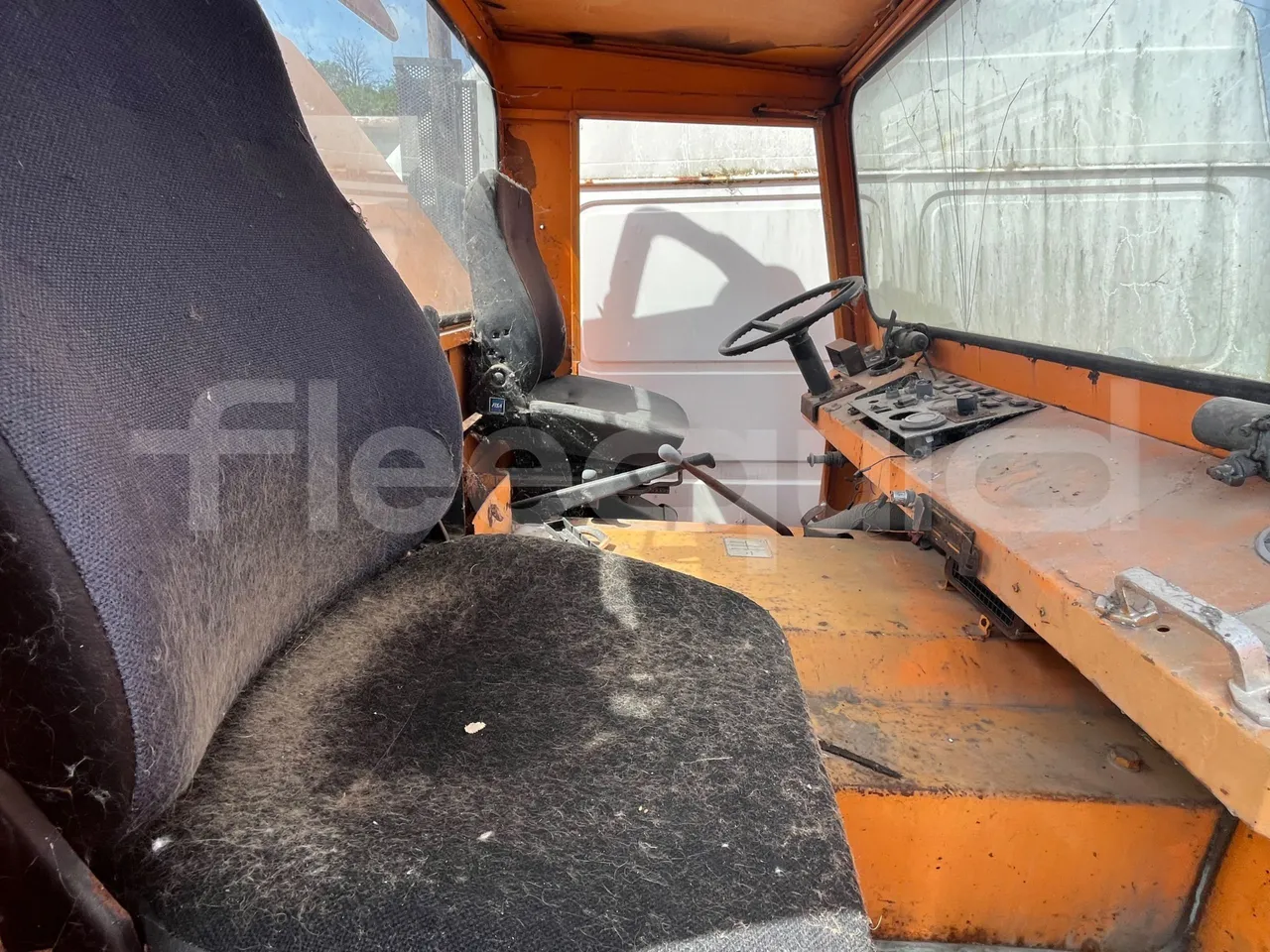 Zephir 800 PS -Euro0/4,07m/90kw - steering wheel photo