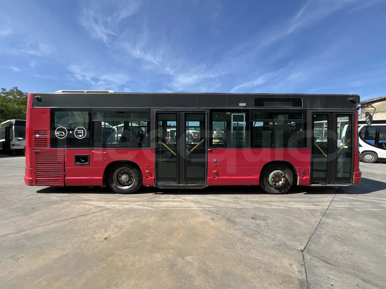 Heuliez Midibus GX 127 - air conditioning compressor (mandatory for bus to scrap)