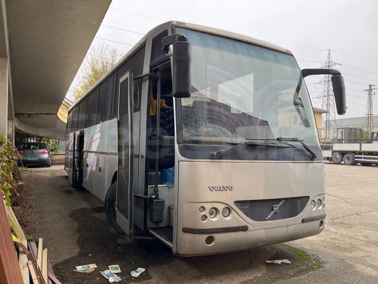 Volvo Barbi Genesis B12-60 38 - EUR2 - 279kW - 12m - 3/4 right front doors open