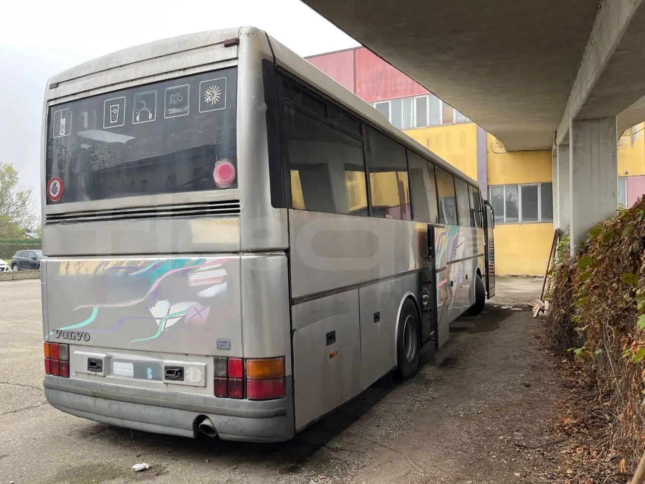 Volvo Barbi Genesis B12-60 38 - EUR2 - 279kW - 12m - 3/4 right rear doors open
