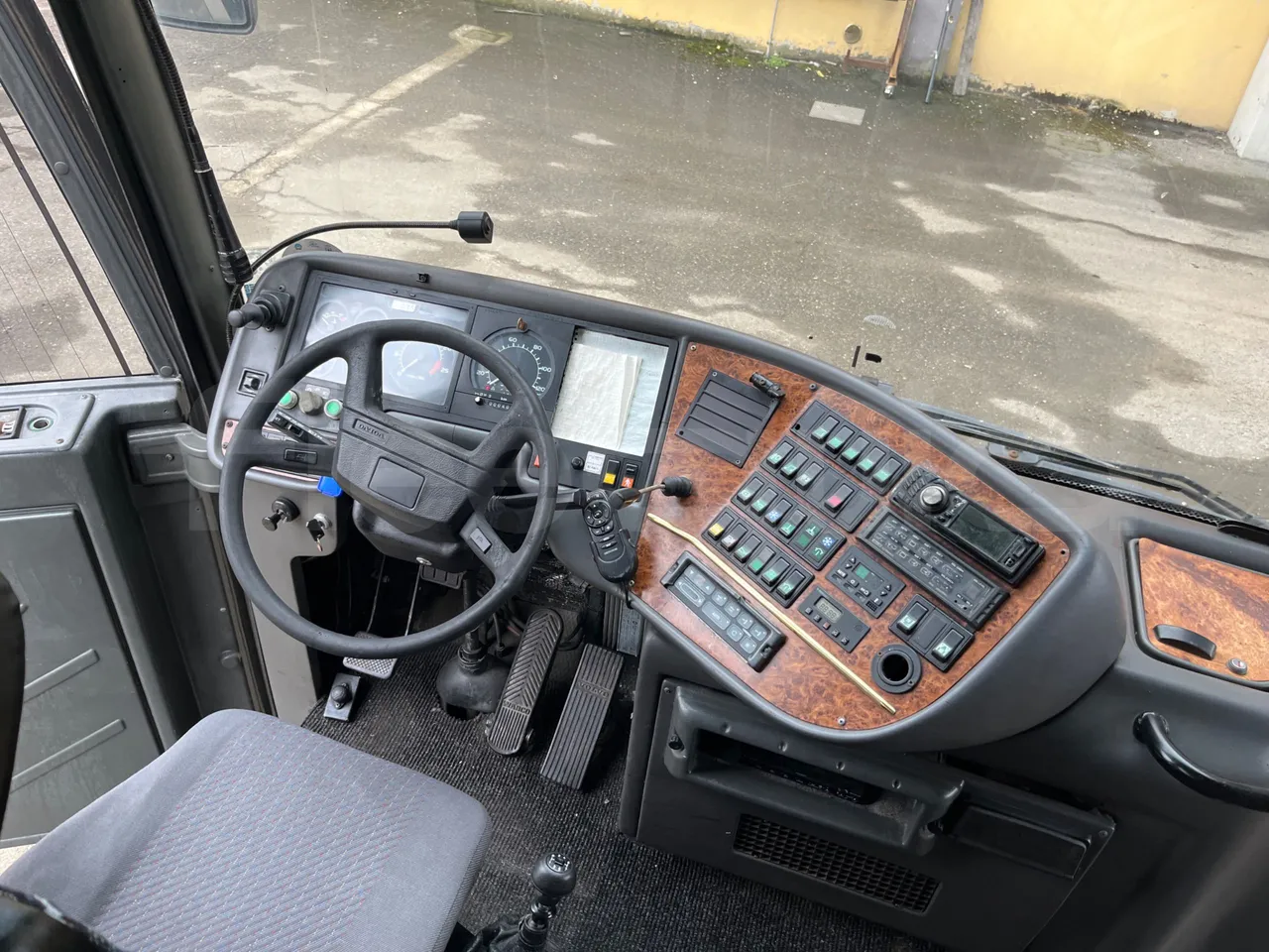 Volvo Barbi Genesis B12-60 38 - EUR2 - 279kW - 12m - buttons panels on