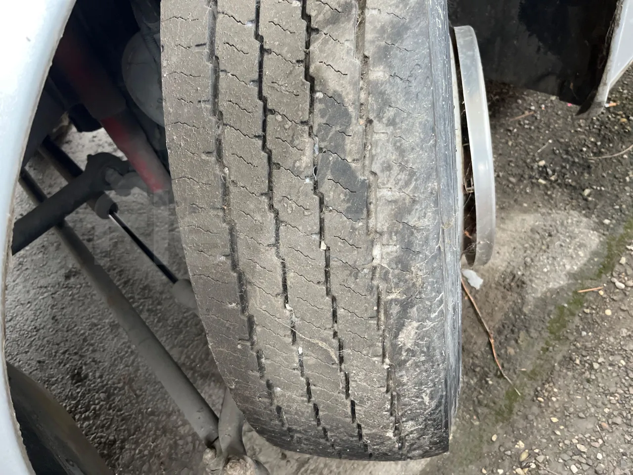 Volvo Barbi Genesis B12-60 38 - EUR2 - 279kW - 12m - tread condition front tires right