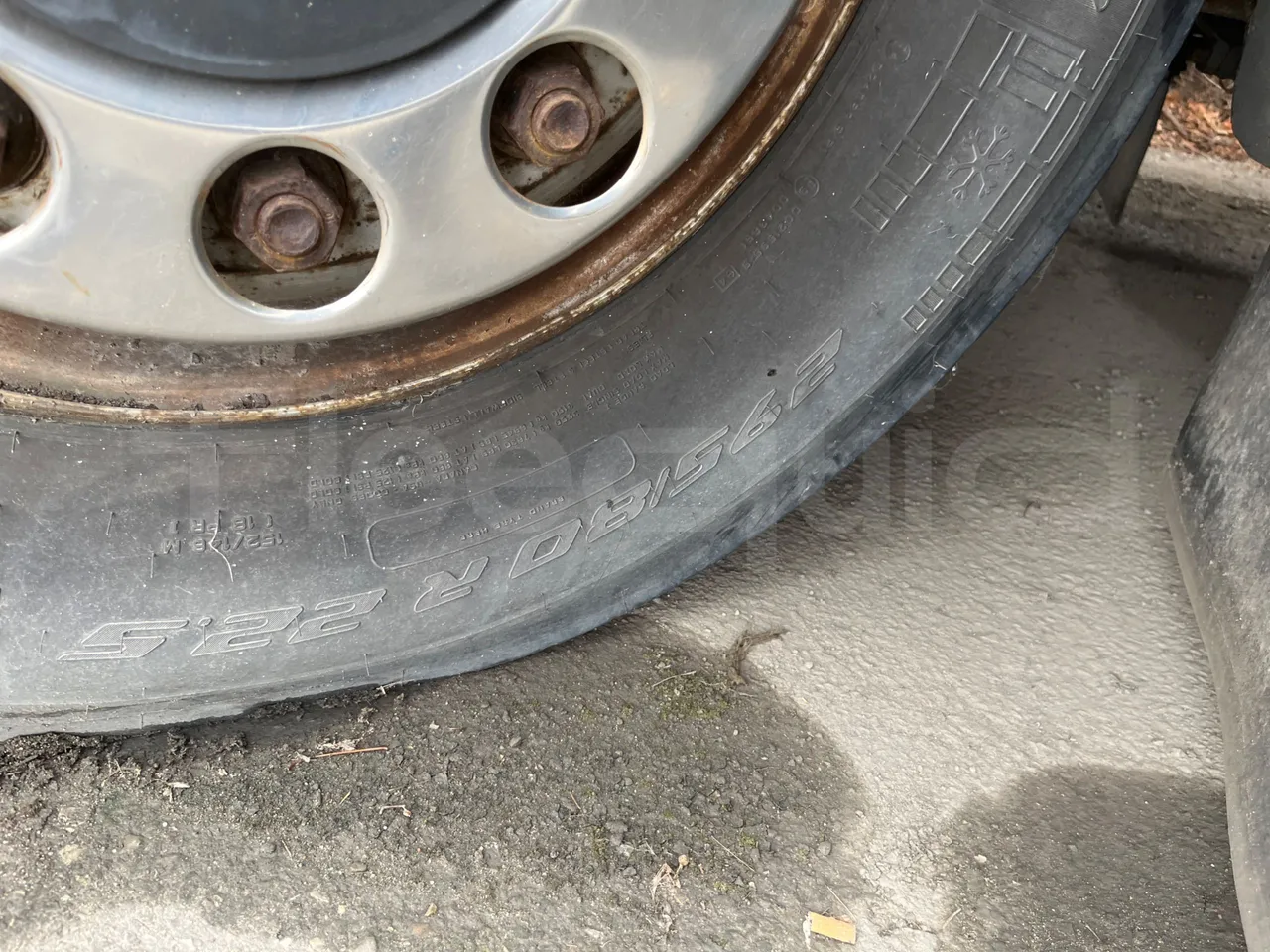 Volvo Barbi Genesis B12-60 38 - EUR2 - 279kW - 12m - front left tire measurements