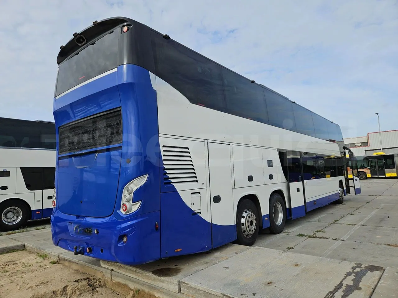 Vdl Futura FDD2-141/510-EUR6 - 375kW - 14.145m - 3/4 right rear doors open