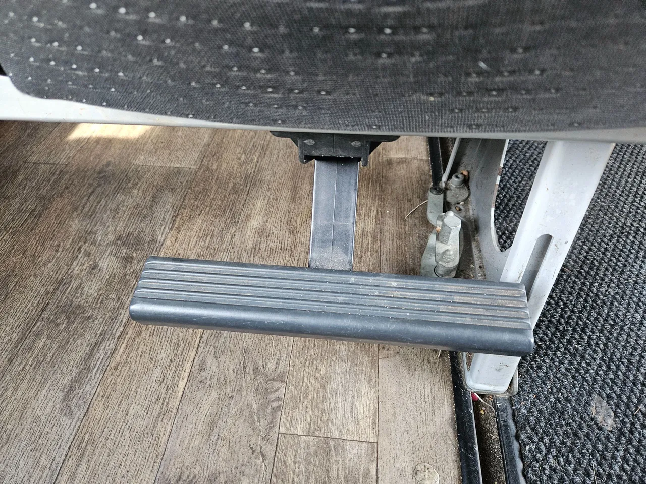 Vdl Futura FDD2-141/510-EUR6 - 375kW - 14.145m - footrest detail photo