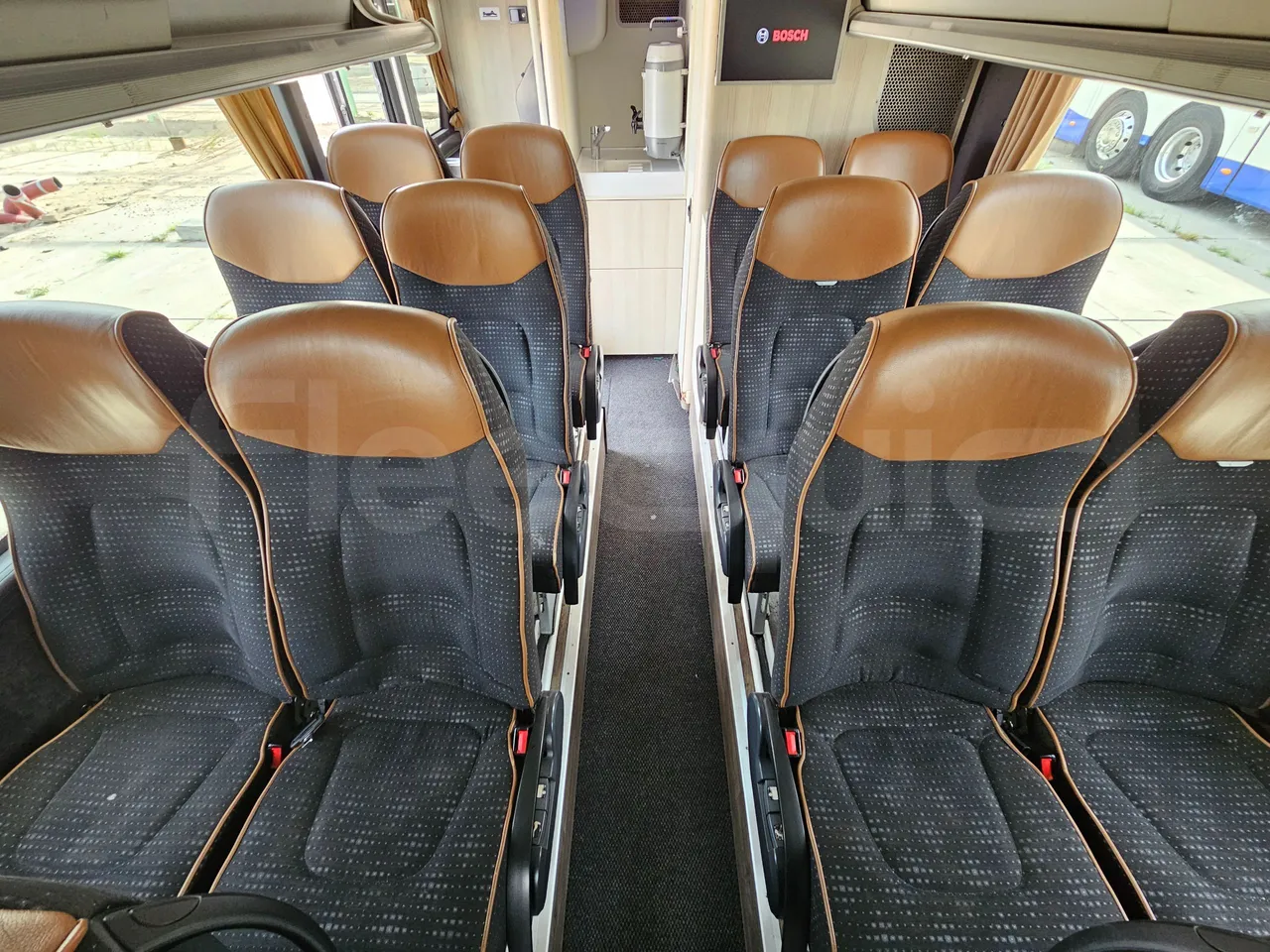 Vdl Futura FDD2-141/510-EUR6 - 375kW - 14.145m - reverse view middle aisle