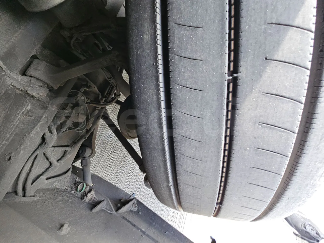 Vdl Futura FDD2-141/510-EUR6 - 375kW - 14.145m - tread condition front tires left