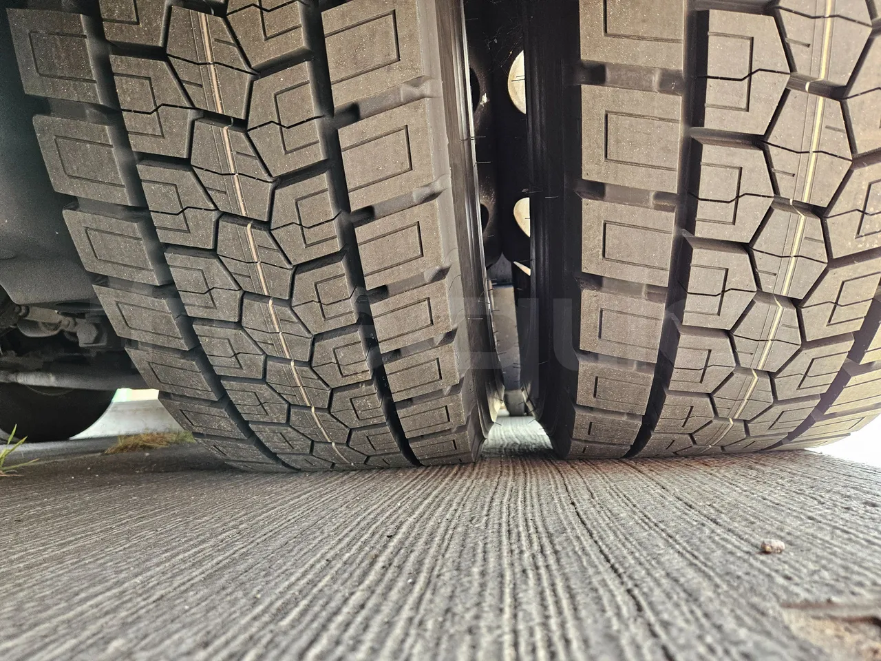 Vdl Futura FDD2-141/510-EUR6 - 375kW - 14.145m - tread condition second axle tires left