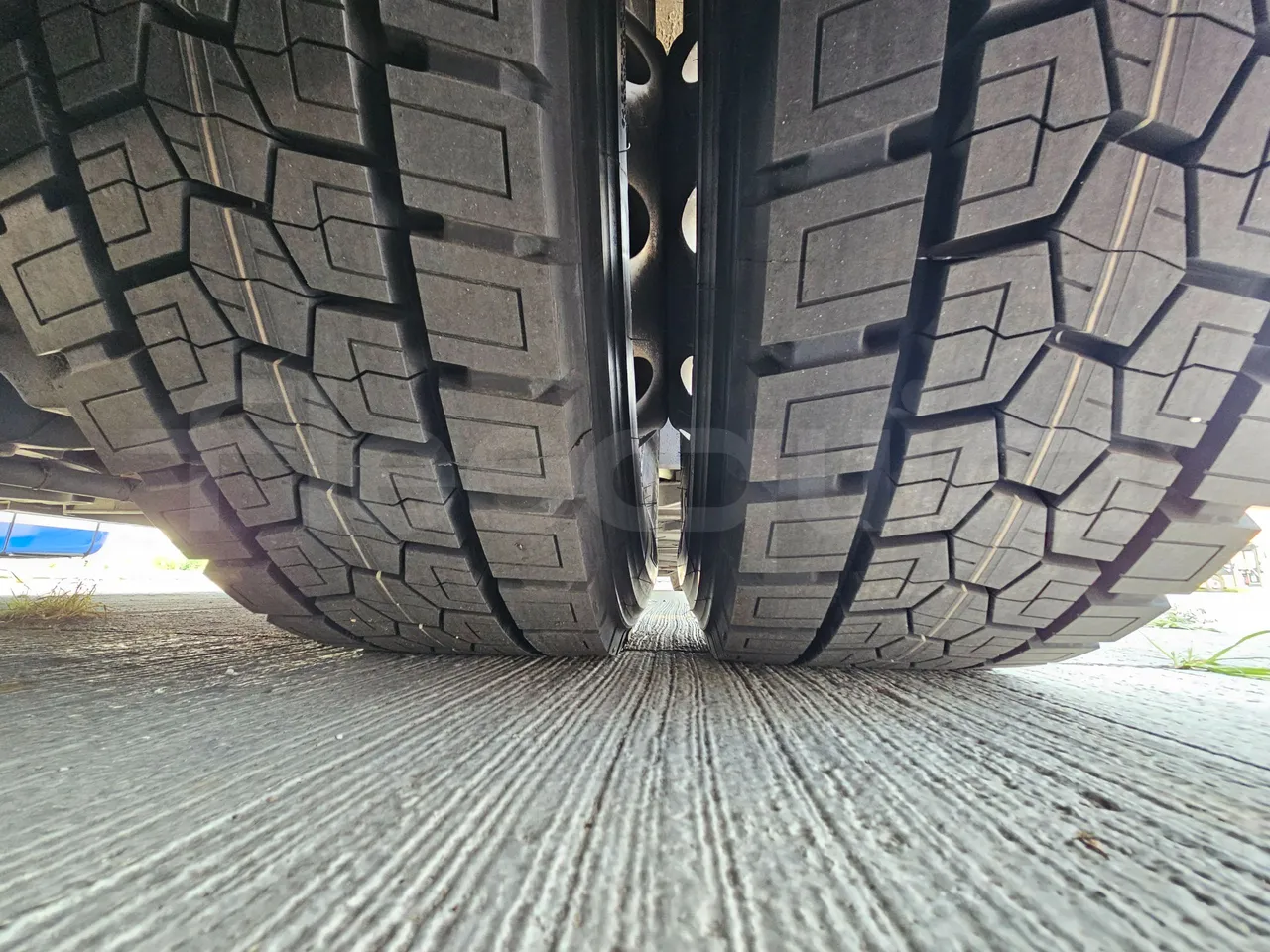 Vdl Futura FDD2-141/510-EUR6 - 375kW - 14.145m - tread condition second axle tires right