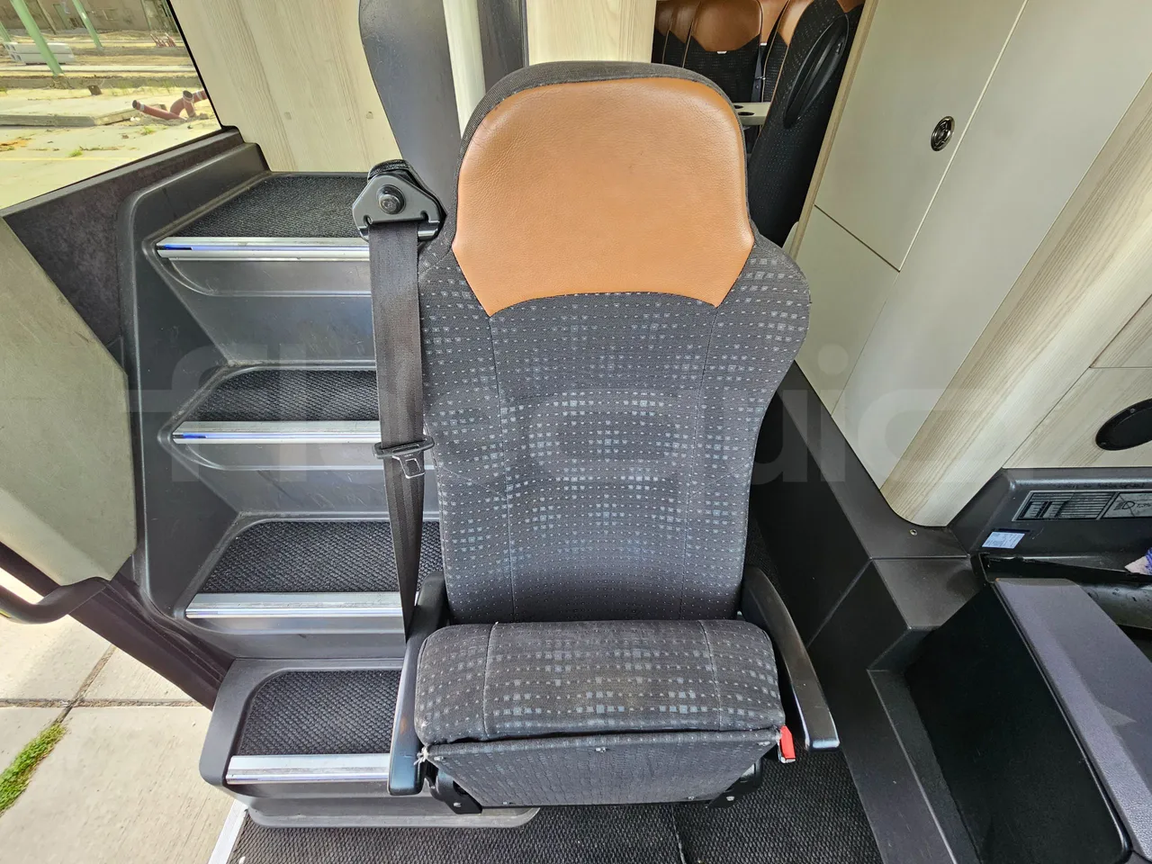 Vdl Futura FDD2-141/510-EUR6 - 375kW - 14.145m - hostess seat photo