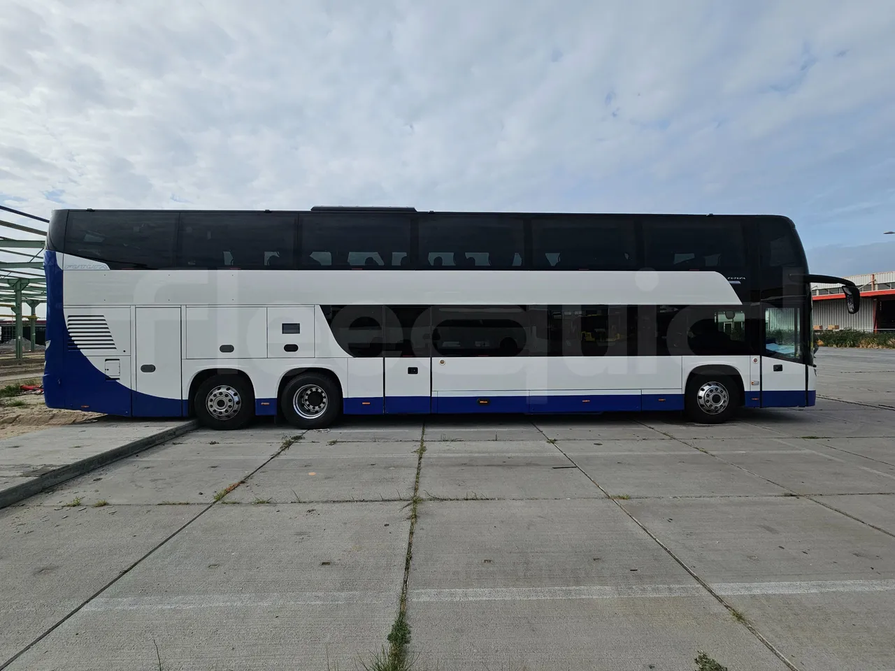 Vdl Futura FDD2-141/510-EUR6 - 375kW - 14.145m - right side doors closed