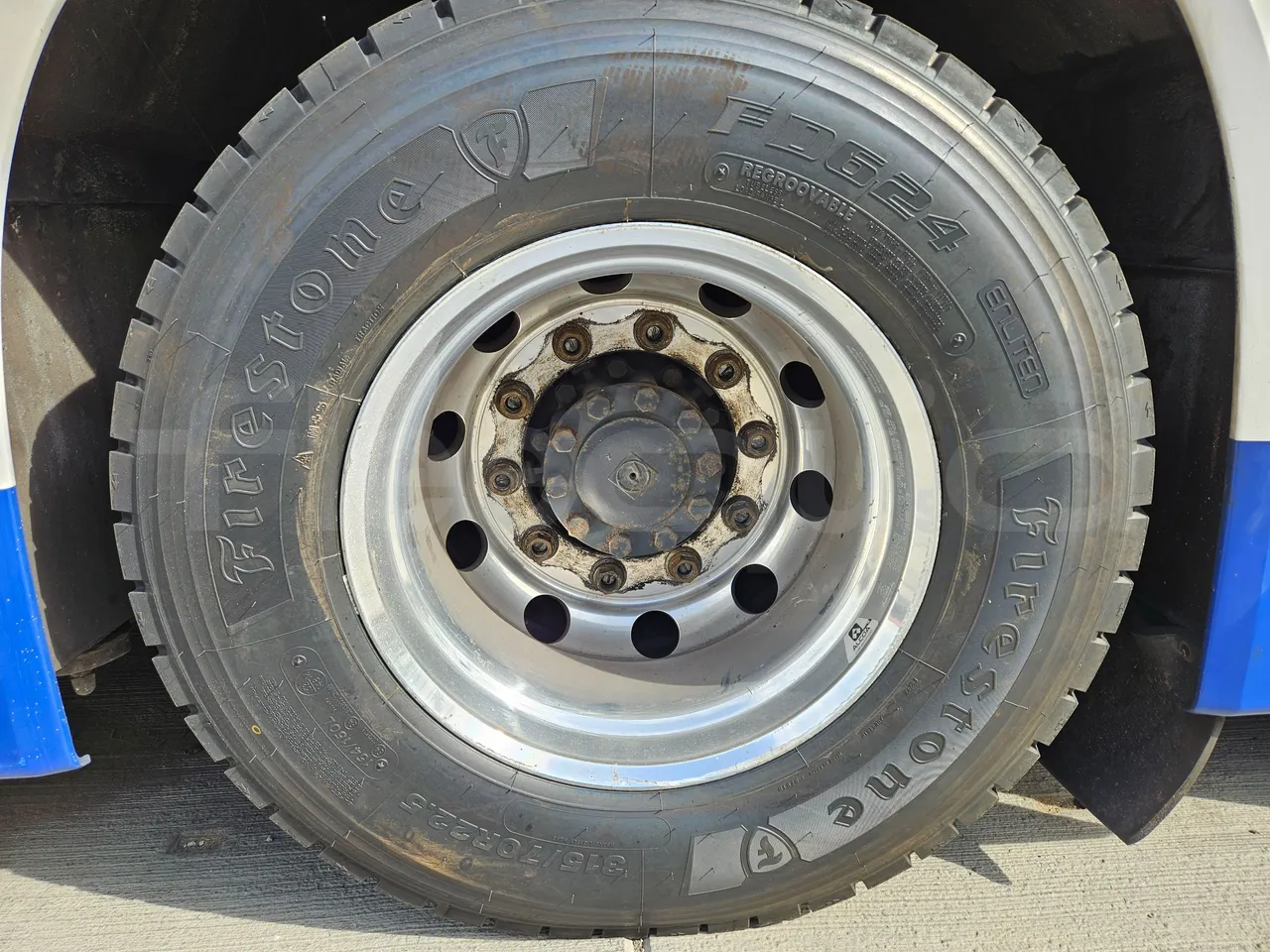 Vdl Futura FDD2-141/510-EUR6 - 375kW - 14.145m - rear left tire photo