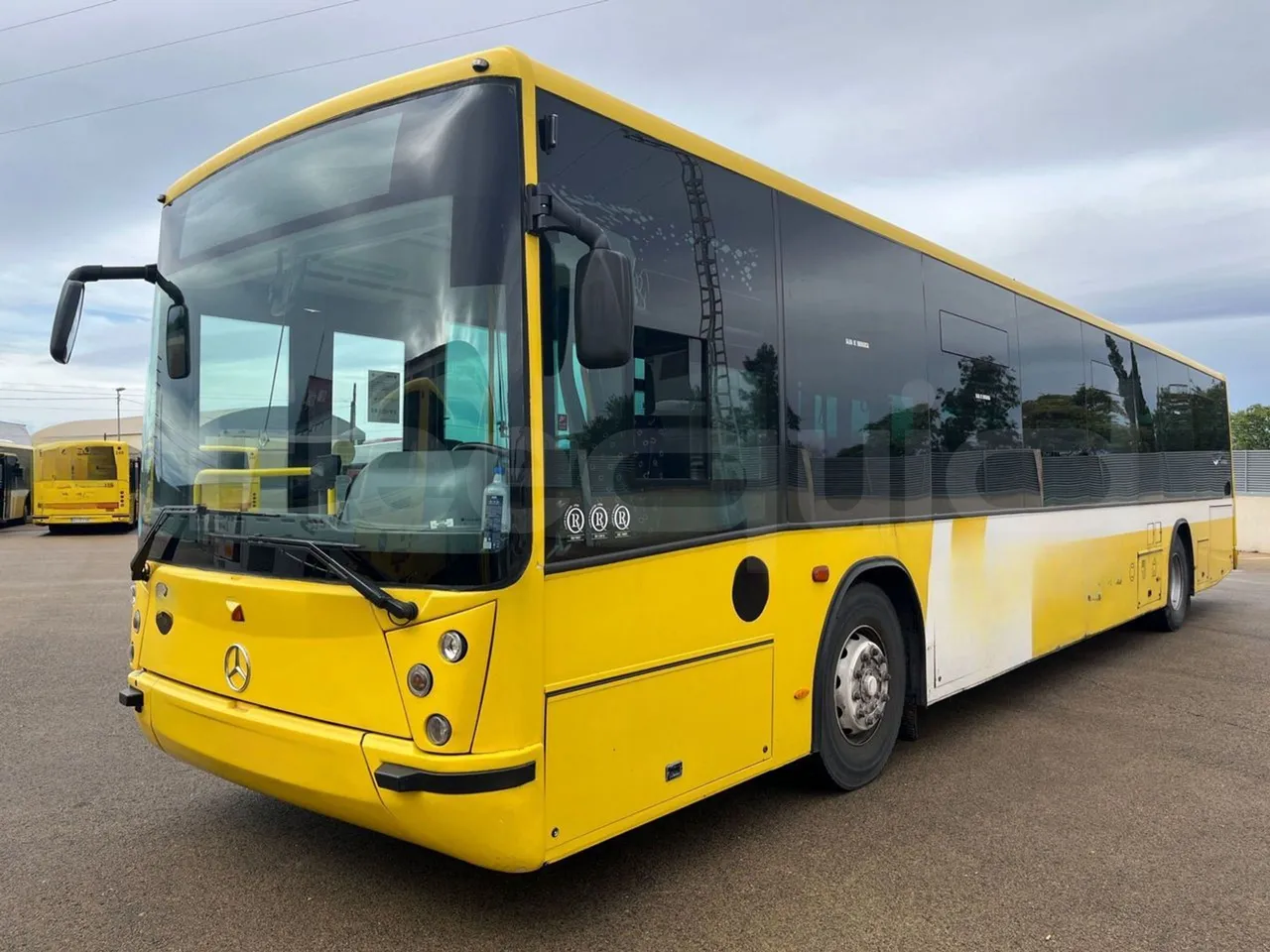 Mercedes-Benz OC500LE 1830H - EUR4 - 220kW -13.200m - 3/4 front left