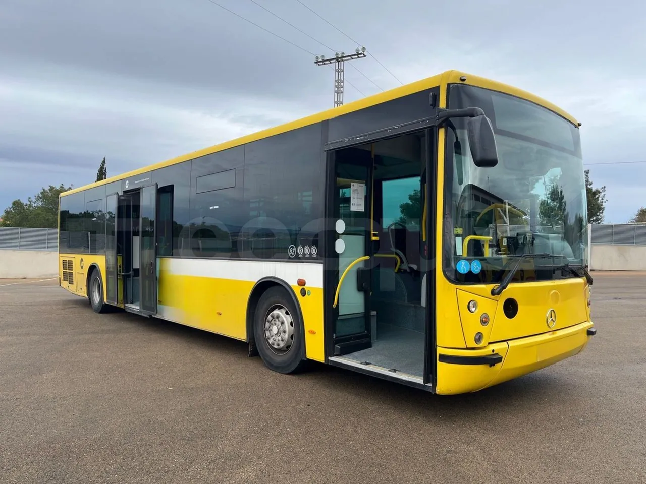 Mercedes-Benz OC500LE 1830H - EUR4 - 220kW -13.200m - 3/4 right rear doors open