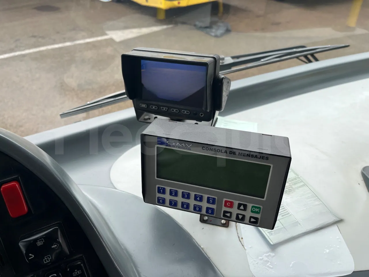 Mercedes-Benz OC500LE 1830H - EUR4 - 220kW -13.200m - driver microphone accessories photo