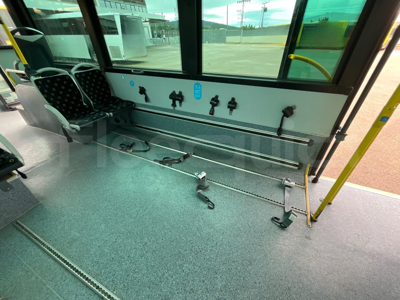 Mercedes-Benz OC500LE 1830H - EUR4 - 220kW -13.200m - disabled area photo