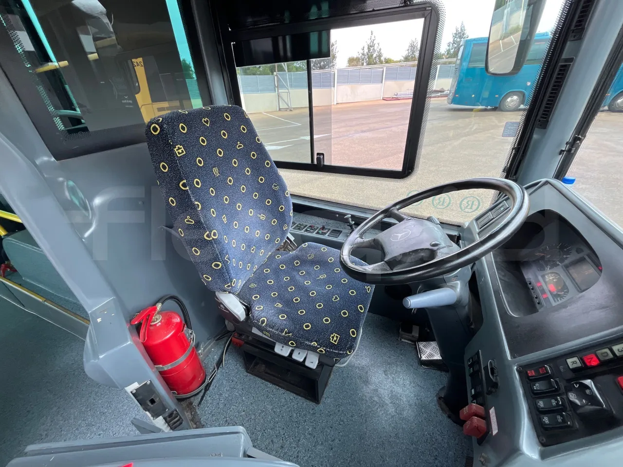 Mercedes-Benz OC500LE 1830H - EUR4 - 220kW -13.200m - driver's seat photo