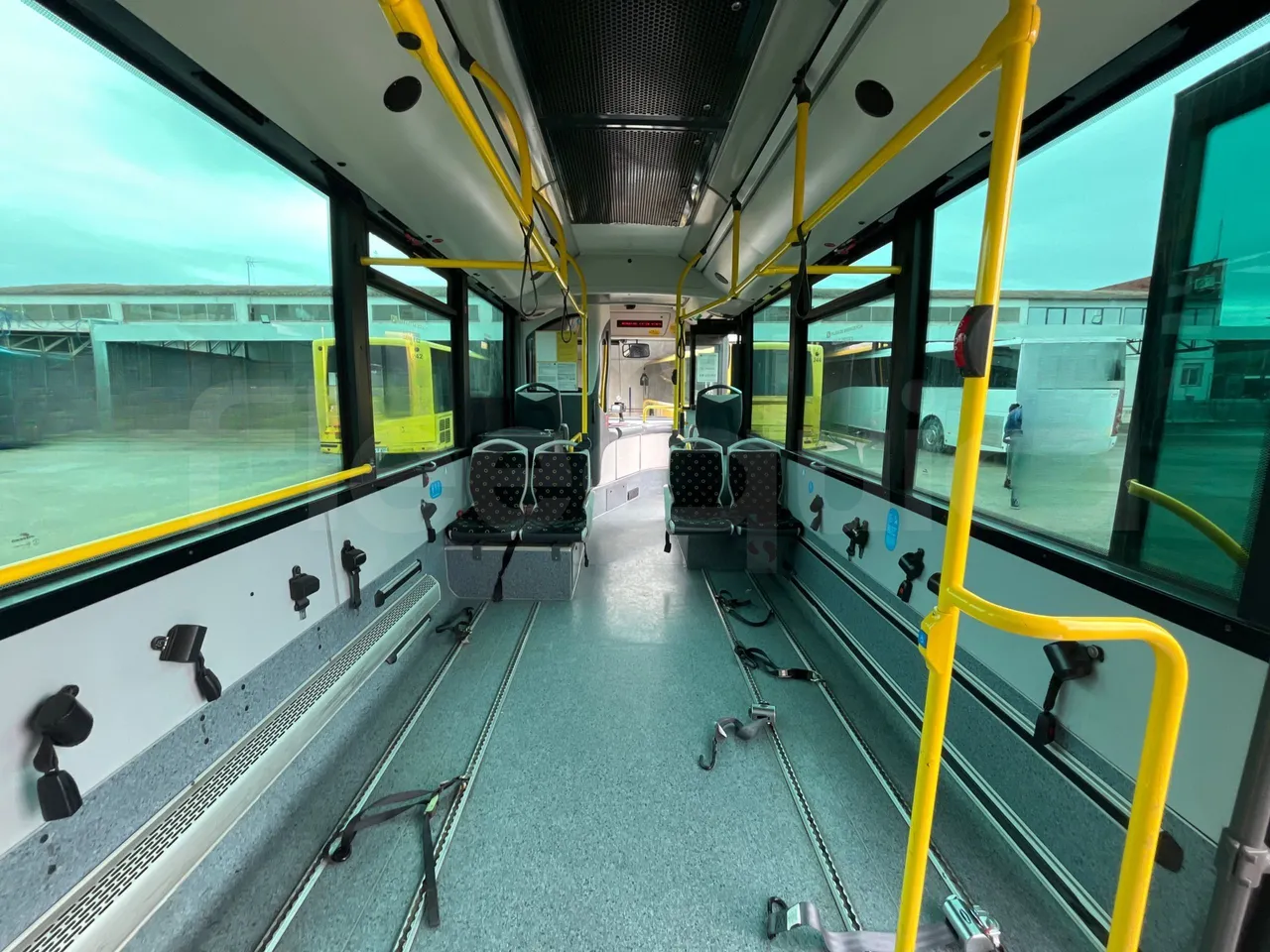 Mercedes-Benz OC500LE 1830H - EUR4 - 220kW -13.200m - forward view middle aisle