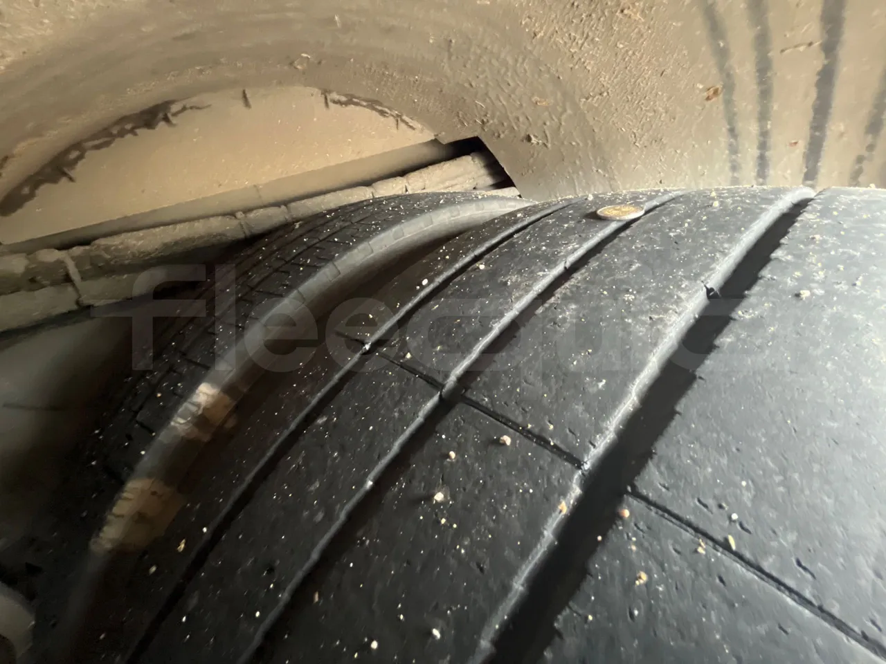 Mercedes-Benz OC500LE 1830H - EUR4 - 220kW -13.200m - tread condition front tires right